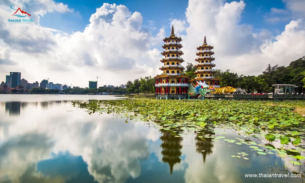 1-ho-sen-voi-xuan-thu-cac-thap-long-ho-thaiantravel-0-1 Du lịch Cao Hùng Đài Loan - Thái An Travel