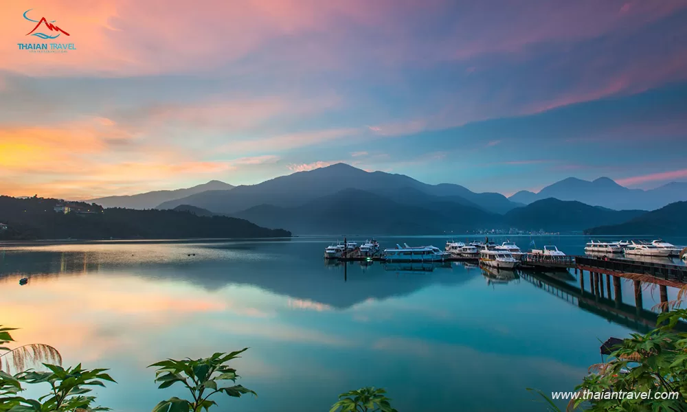 Nhật Nguyệt Đàm - Thái An Travel