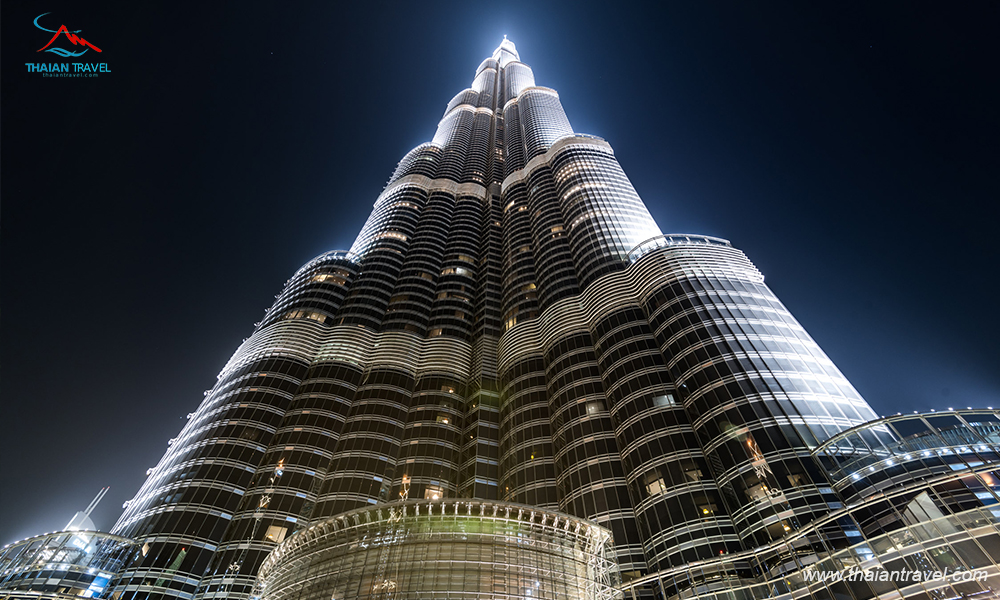 Tòa tháp Burj Khalifa ở Dubai 1