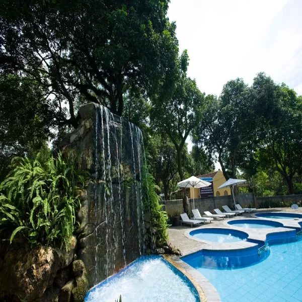 tắm khoáng nóng Tản Đà Resort