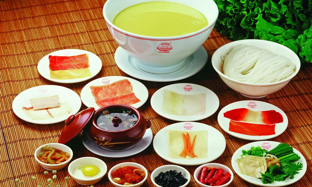 bun-qua-cau-va-cau-chuyen-tinh-yeu-o-van-nam-tour-van-nam-gia-tot