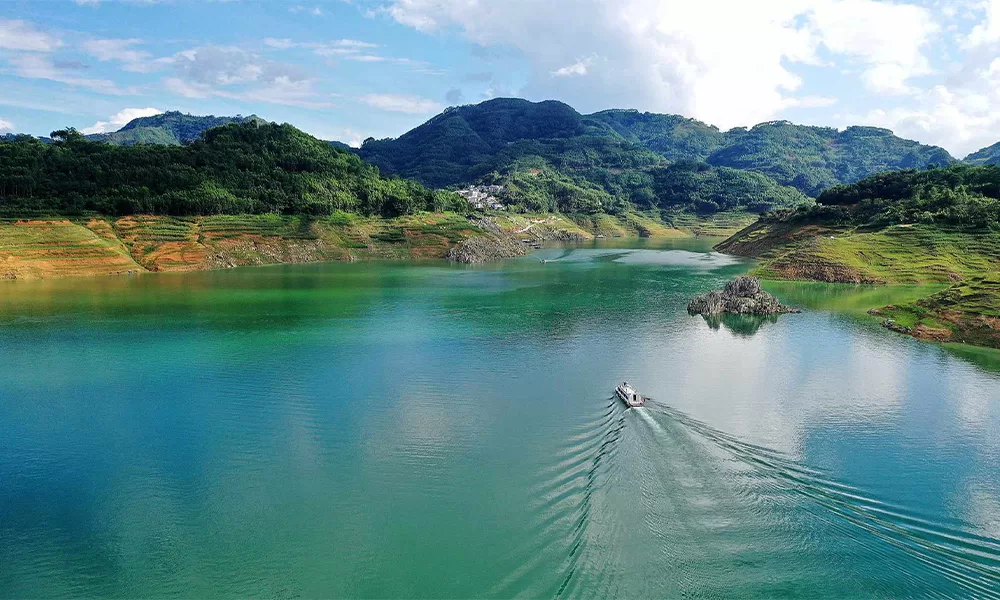 Hồ Vạn Phong - Thái An Travel