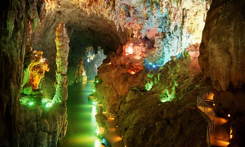 dong-yen-tu-kien-thuy-2 Động Yến Tử - Thái An Travel