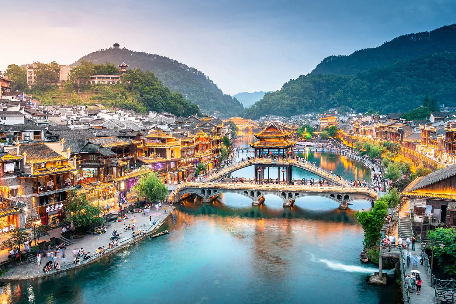 fenghuang-1131697631 tour-du-lich-van-nam-cac-diem-den-va-lich-trinh-tour-hap-dan