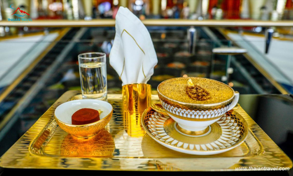 Bánh và café phủ vàng tại Emirates Palace Hotel