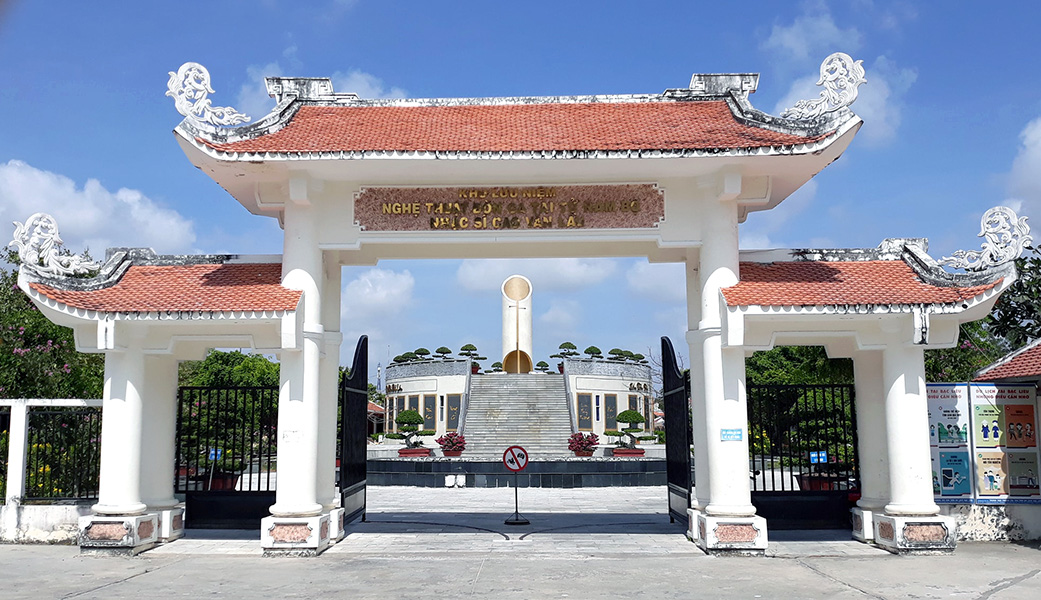 Khu tưởng niệm Cao Văn Lầu
