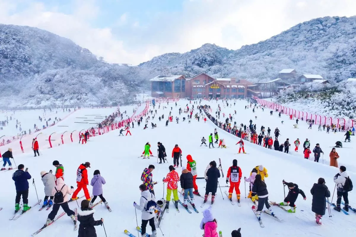 trượt tuyết tại Kim Phật Sơn 