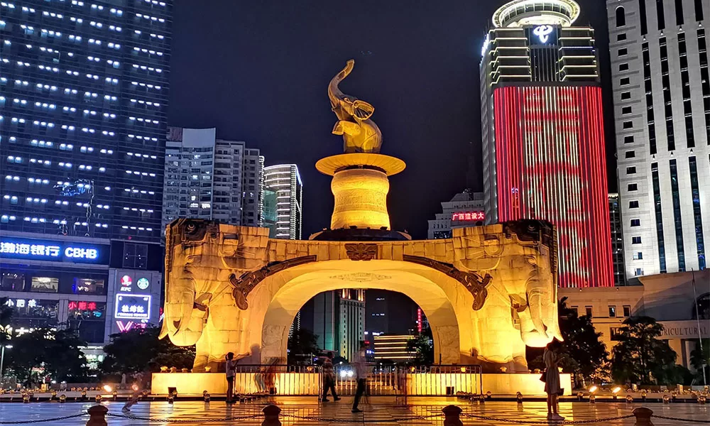 ngu-tuong-nam-inh-2 Quảng trường Ngũ Tượng Nam Ninh Trung Quốc - Thái An Travel