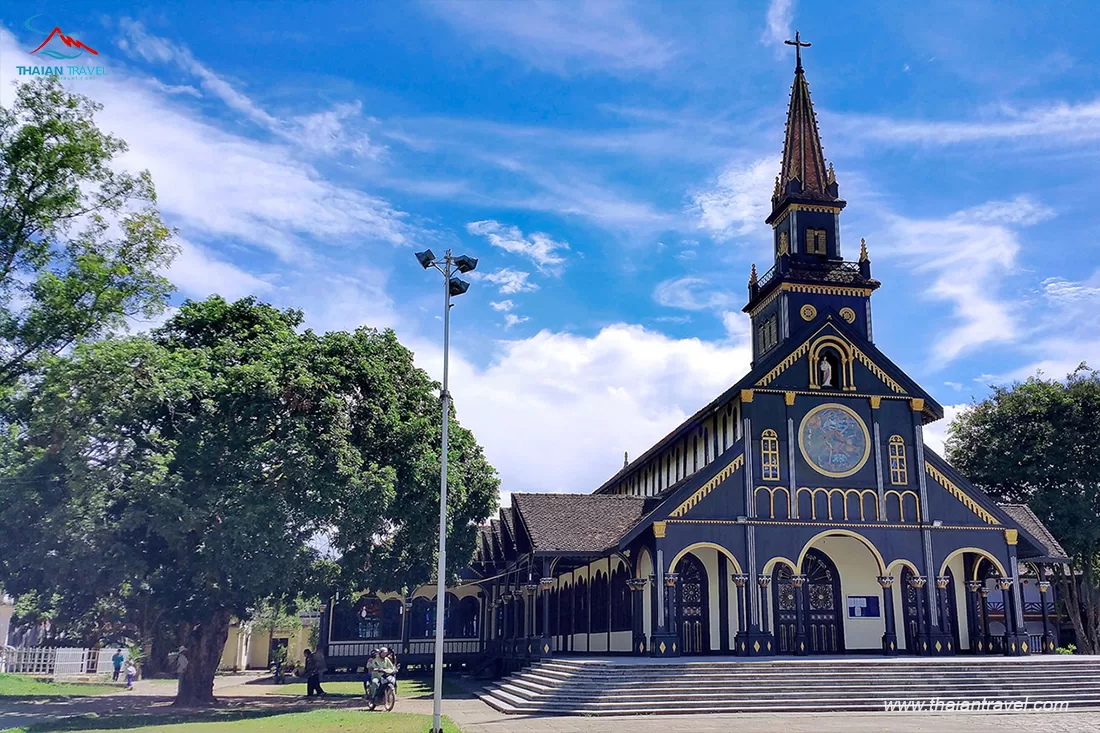 nha-tho-go-kon-tum-tay-nguyen Nhà thờ gỗ Kon Tum Tây Nguyên - Thái An Travel