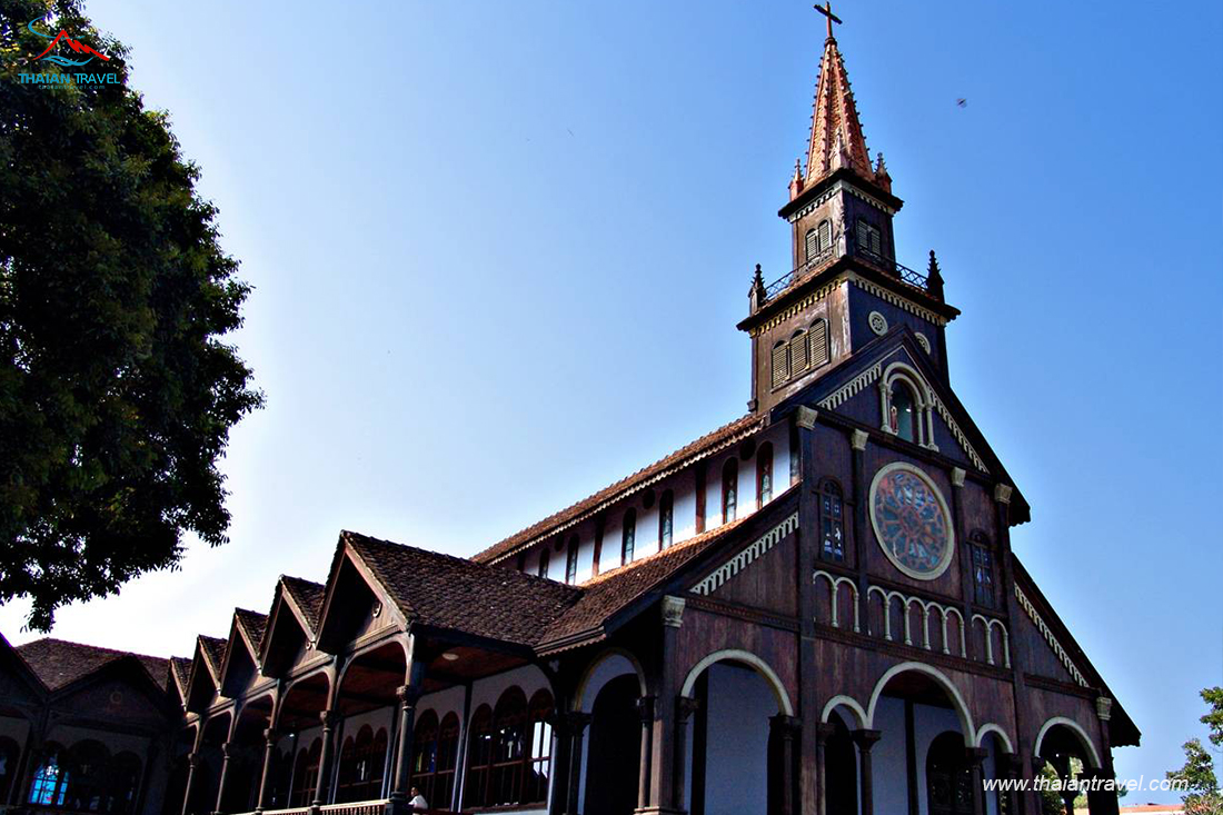 Nhà thờ gỗ Kon Tum Tây Nguyên - Thái An Travel - 7