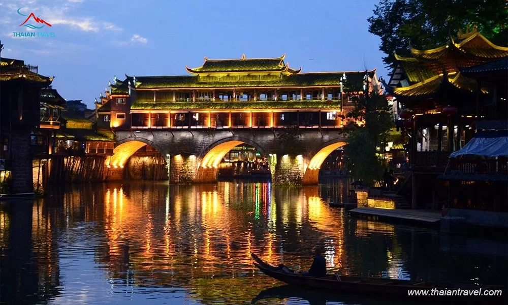 du-lich-phuong-hoang-co-tran-va-nhung-thang-canh-khong-the-bo-lo