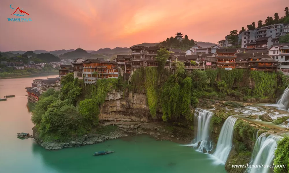 phu-dung-co-tran-thaiantravel-11-2 phu-dung-co-tran-co-tran-nghin-nam-treo-tren-thac-o-trung-quoc