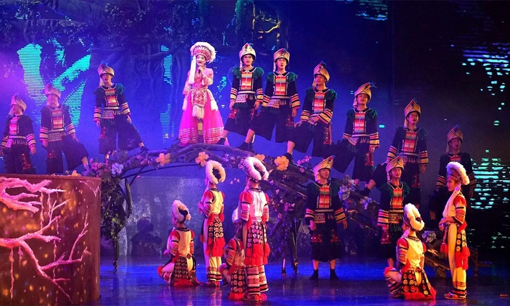 Show Rạng Rỡ Tương Tây (Charming Xiangxi) - Thái An Travel