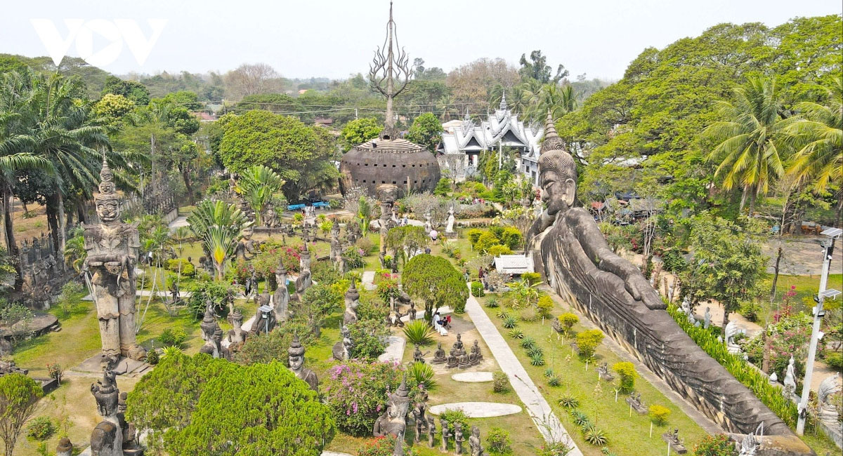 Tour Lào 6 ngày 5 đêm - Thái An Travel - Buddha Park