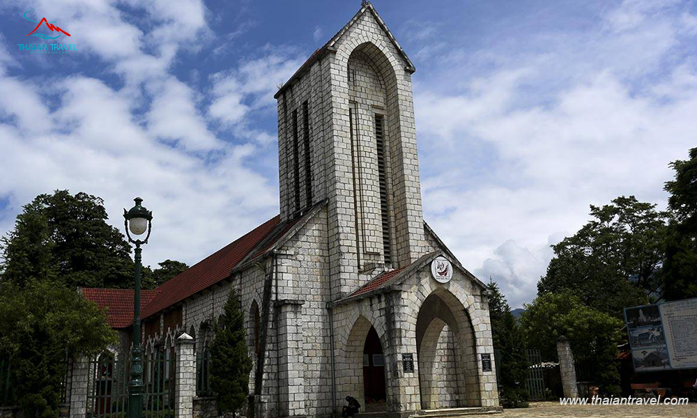 Nhà thờ Đá Sapa điển hình kiến trúc Pháp