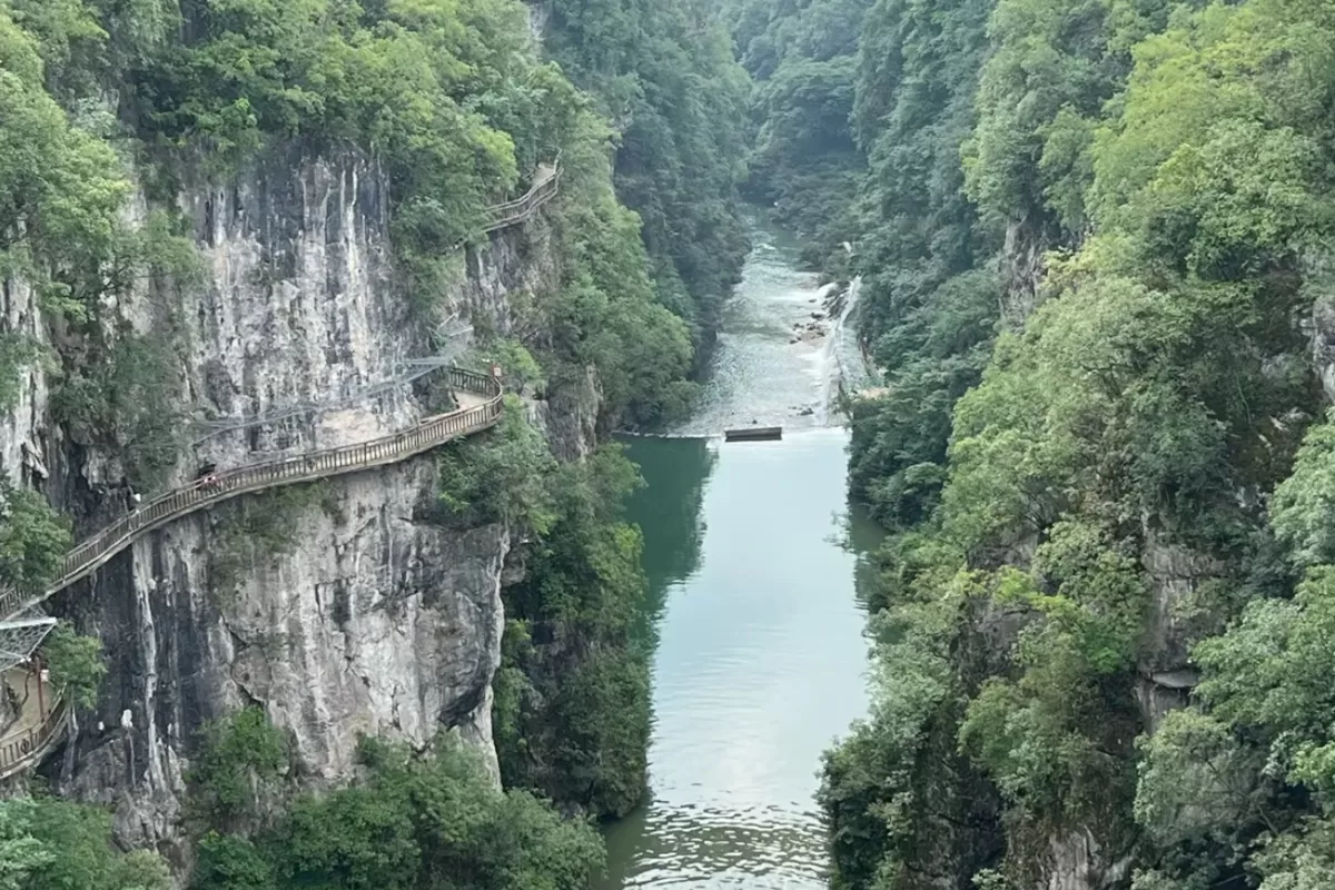 Thung lũng Sajin - tour Quý châu 6 ngày 5 đêm bay