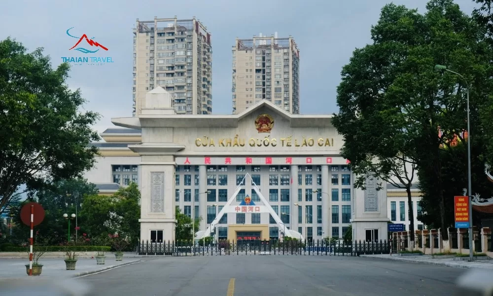 tour hà khẩu bình biên ava