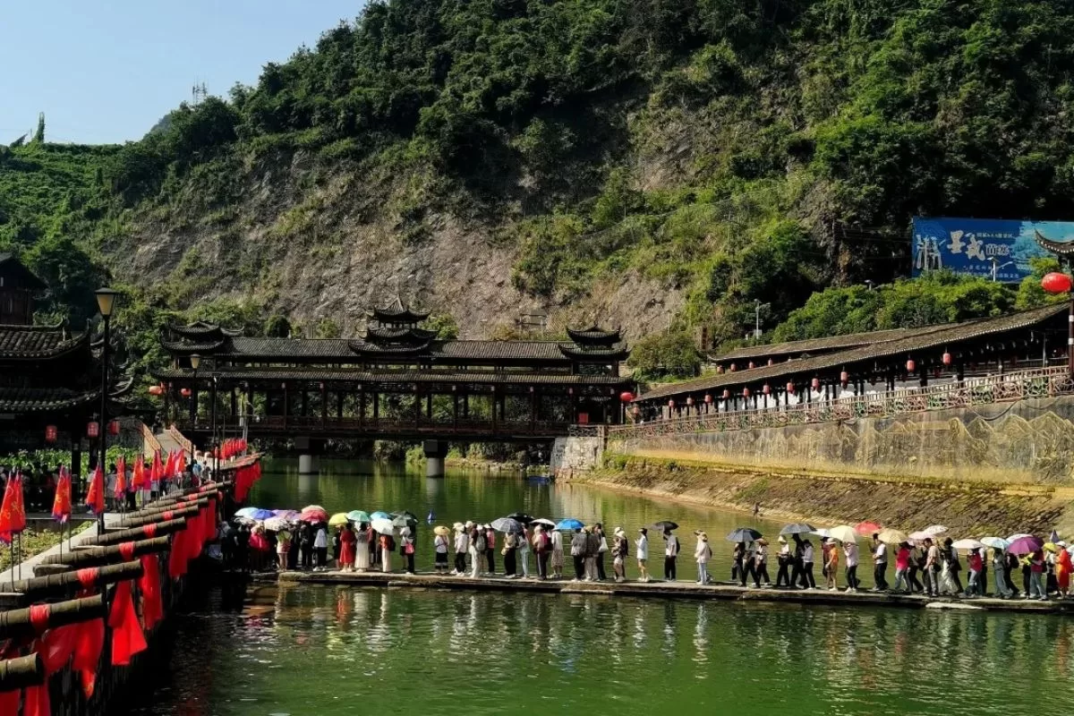 Mặc Nhung Miêu Trại - Tương Tây- tour Phượng hoàng cổ trấn