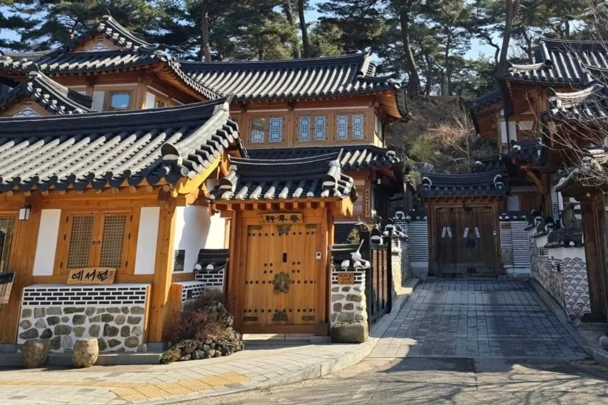 Làng Bukchon Hanok - Seoul - Hàn Quốc - tour Hàn Quốc
