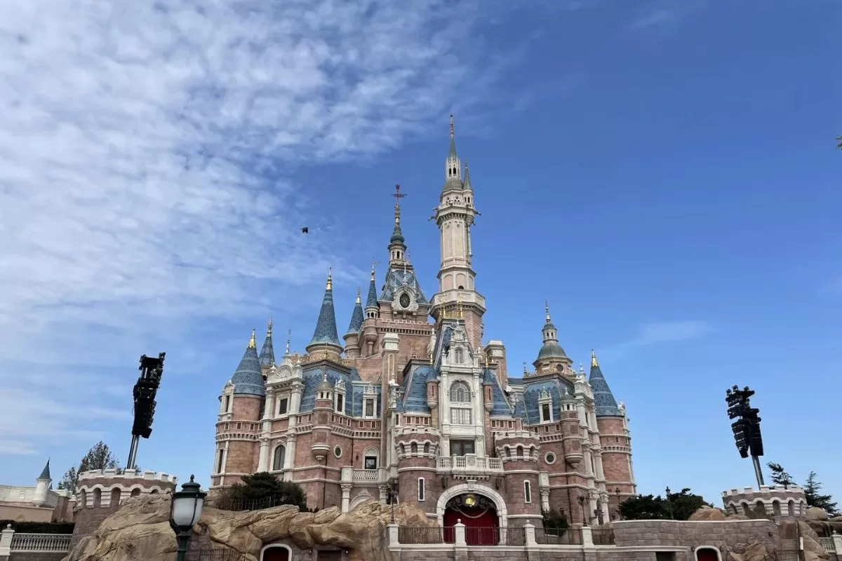 lâu đài Disneyland Thượng Hải - tour Thượng Hải - Thái An Travel