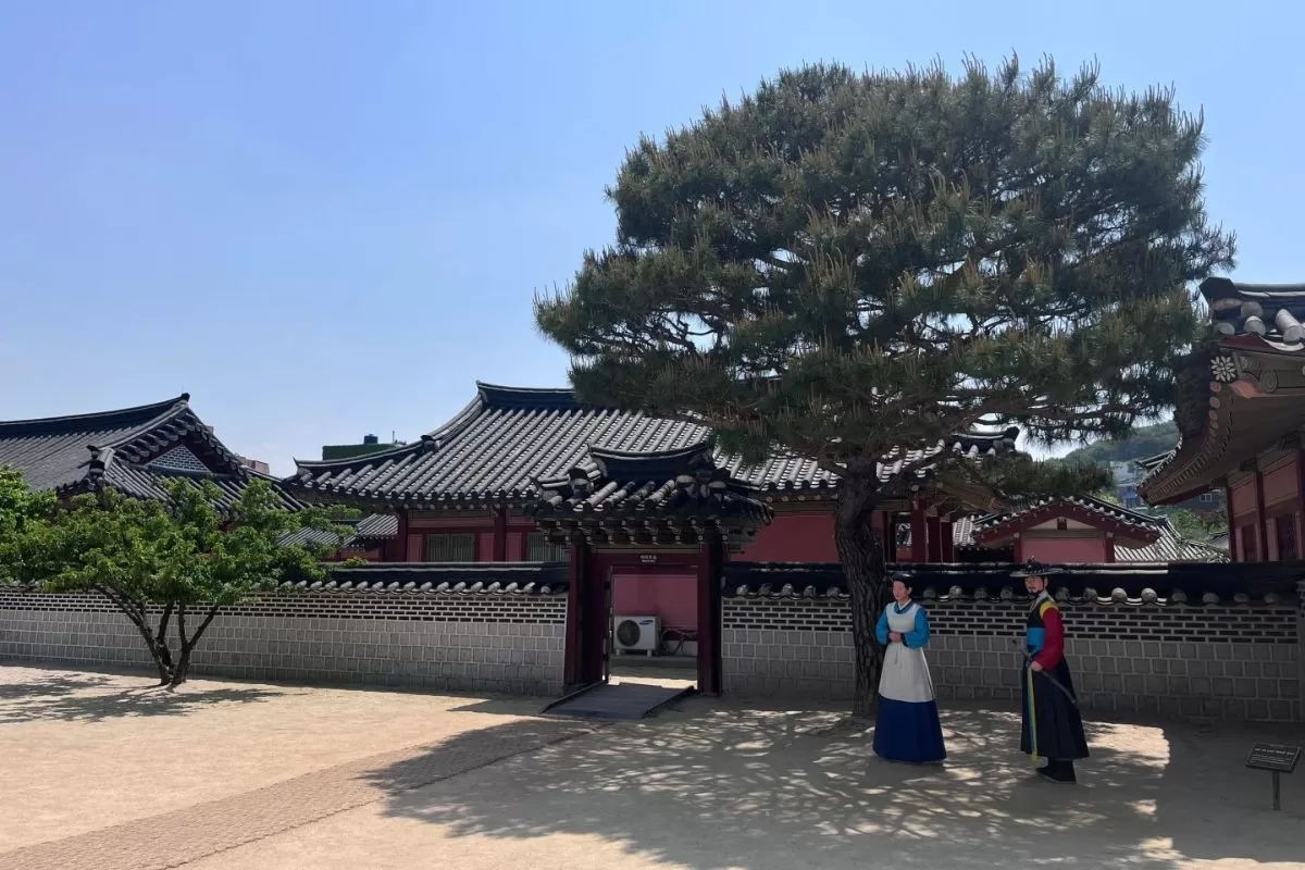 Thành cổ Hwaseong - cung điện lớn nhất Hàn Quốc - nơi quay phim Dae Jang Geum (10)