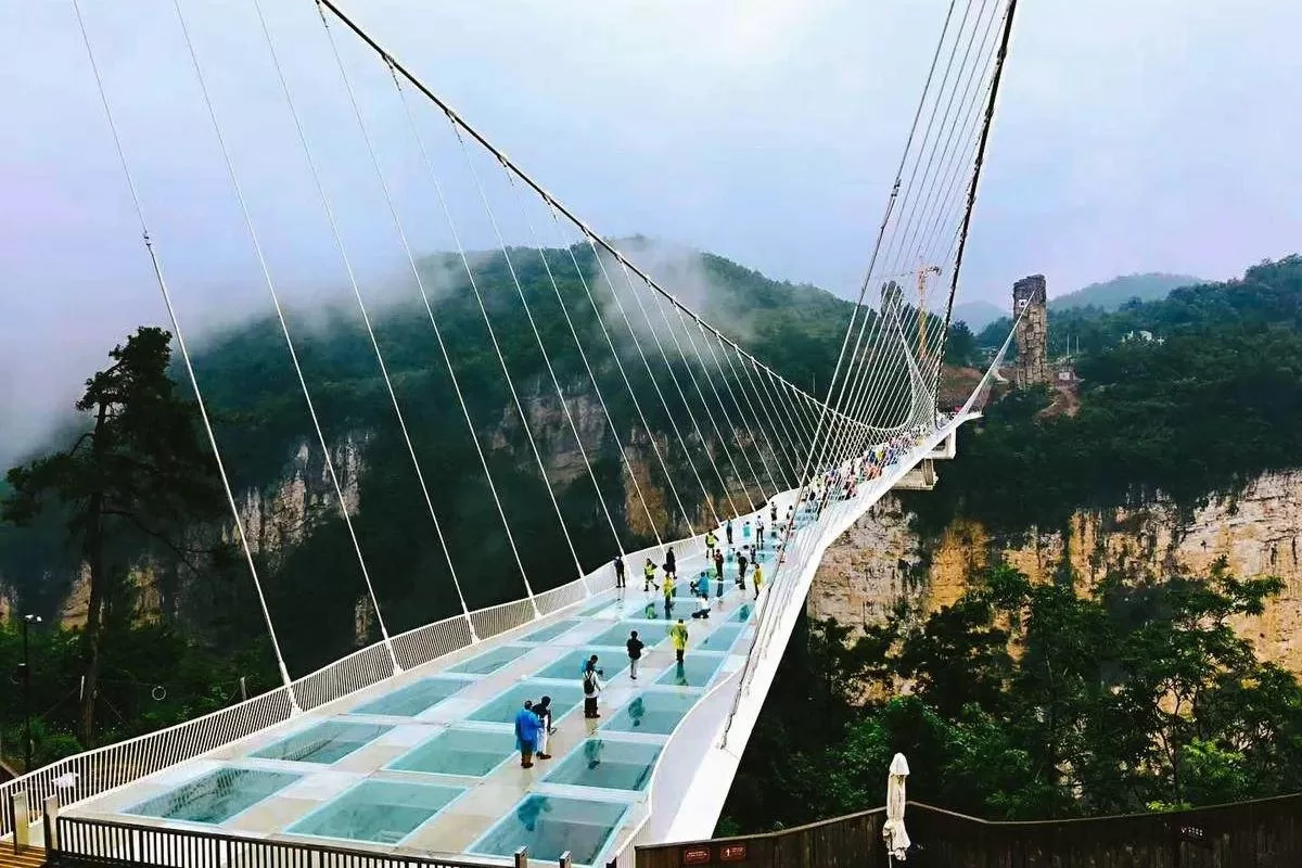 cầu kính Đại Hiệp Cốc -Tour Ân Thi - Phượng Hoàng Cổ Trấn - Trương Gia Giới 6n5đ _ thaiantravel.com