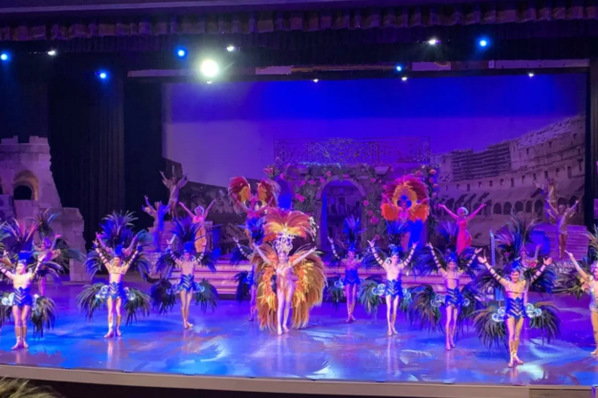 Colosseum Show Pattaya _ du lịch Thái Lan (1)
