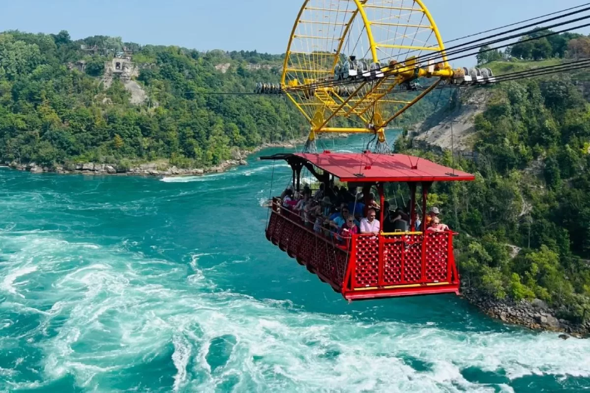 Thác Niagara – đi cáp treo ngang qua thác