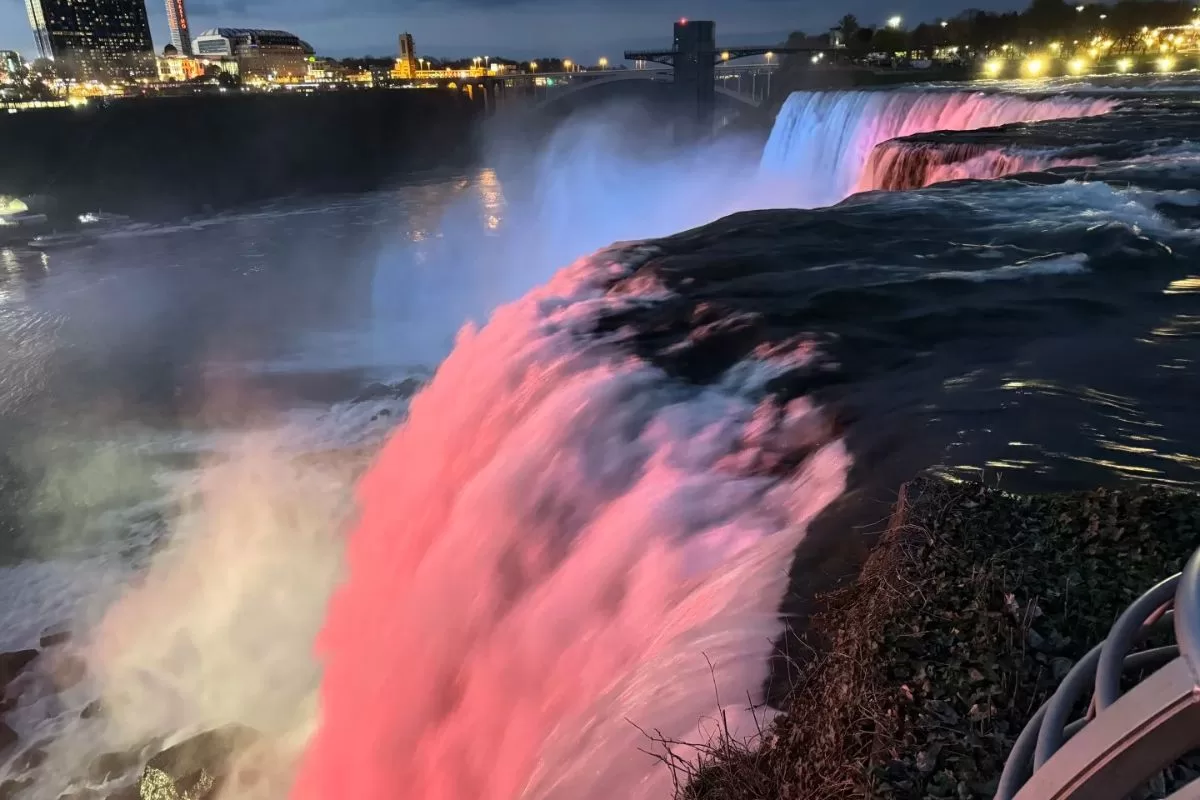Thác Niagara – ngắm thác về đêm