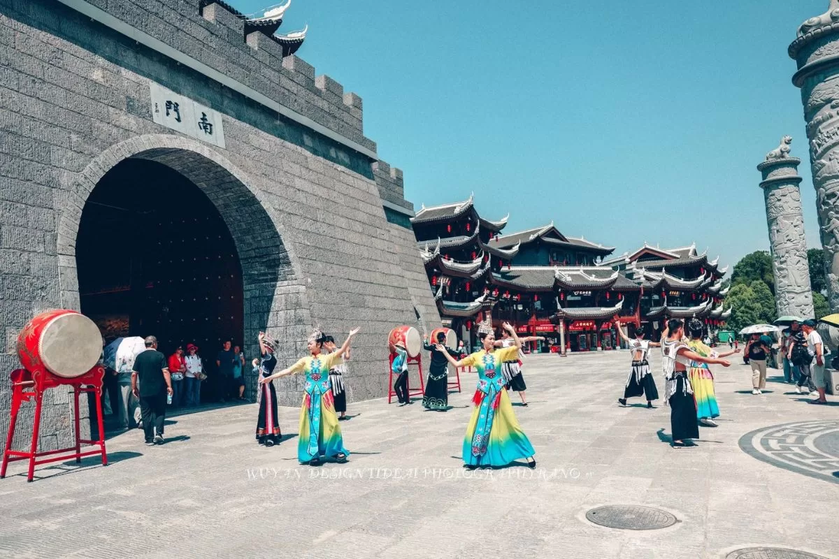 Thổ Ty Thành Ân Thi _ tour Ân Thi - Phượng Hoàng Cổ Trấn - Trương Gia Giới (2)