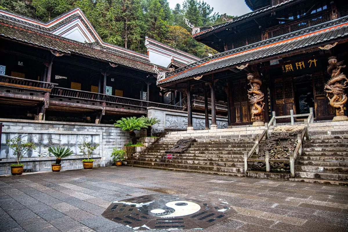 Thổ Ty Thành Ân Thi _ tour Ân Thi - Phượng Hoàng Cổ Trấn - Trương Gia Giới (3)
