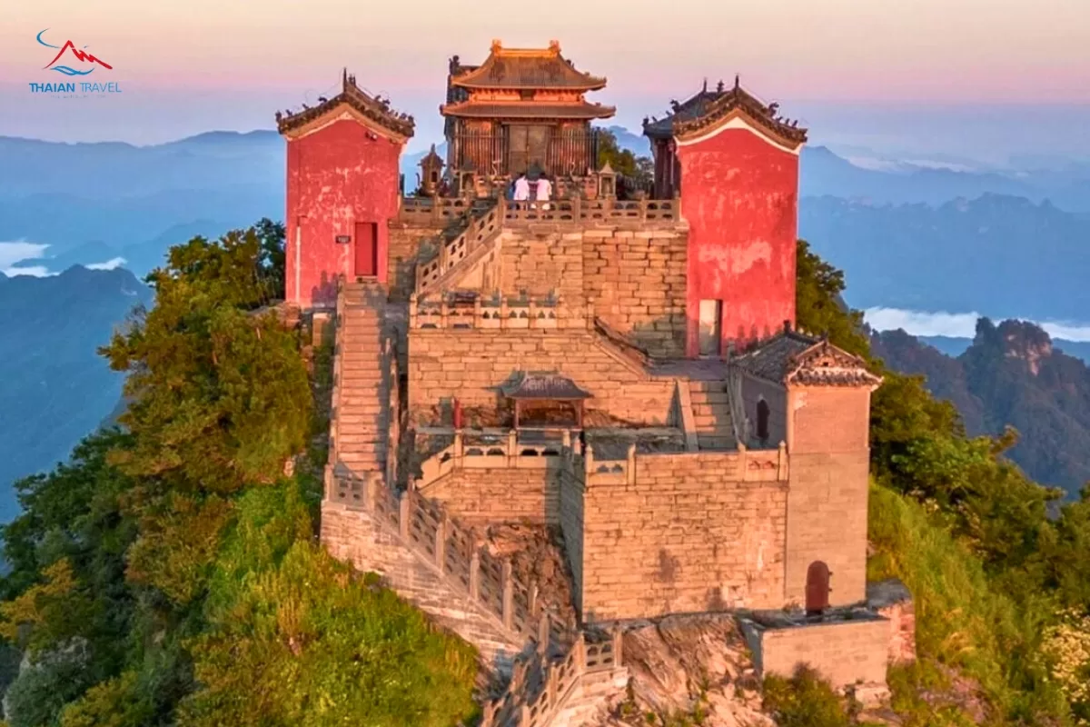 Núi Võ Đang - Tour Hồ Bắc 5 ngày 4 đêm - Thái An Travel (1)