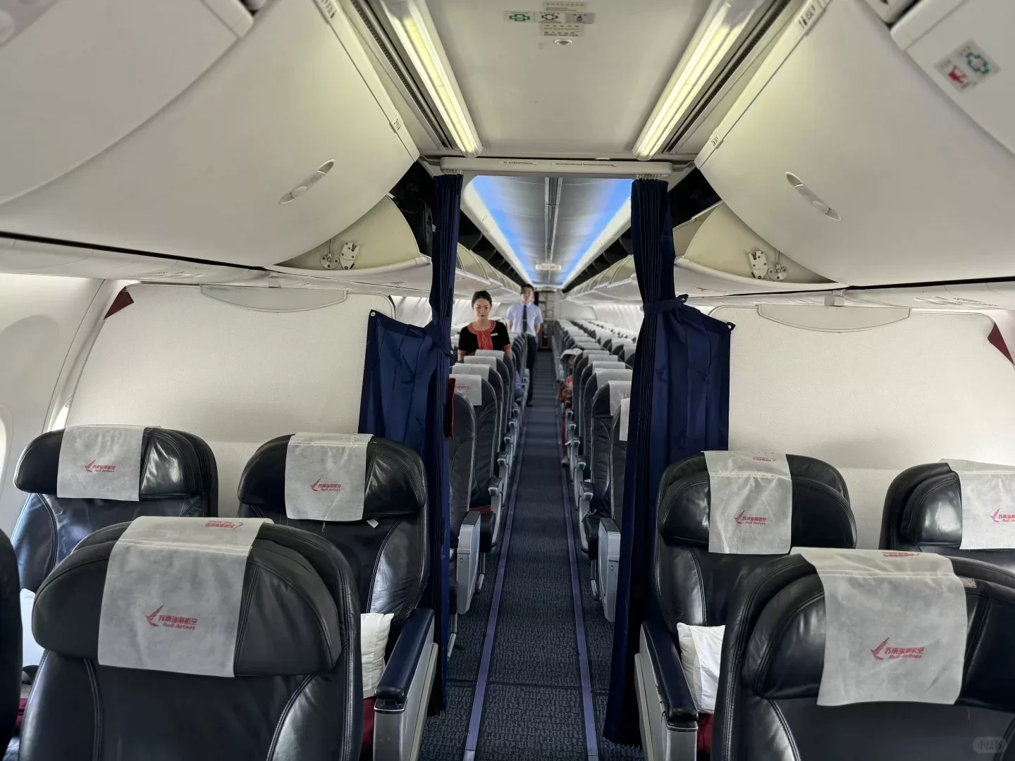 Ruili Airlines - khoang hành khách (1)