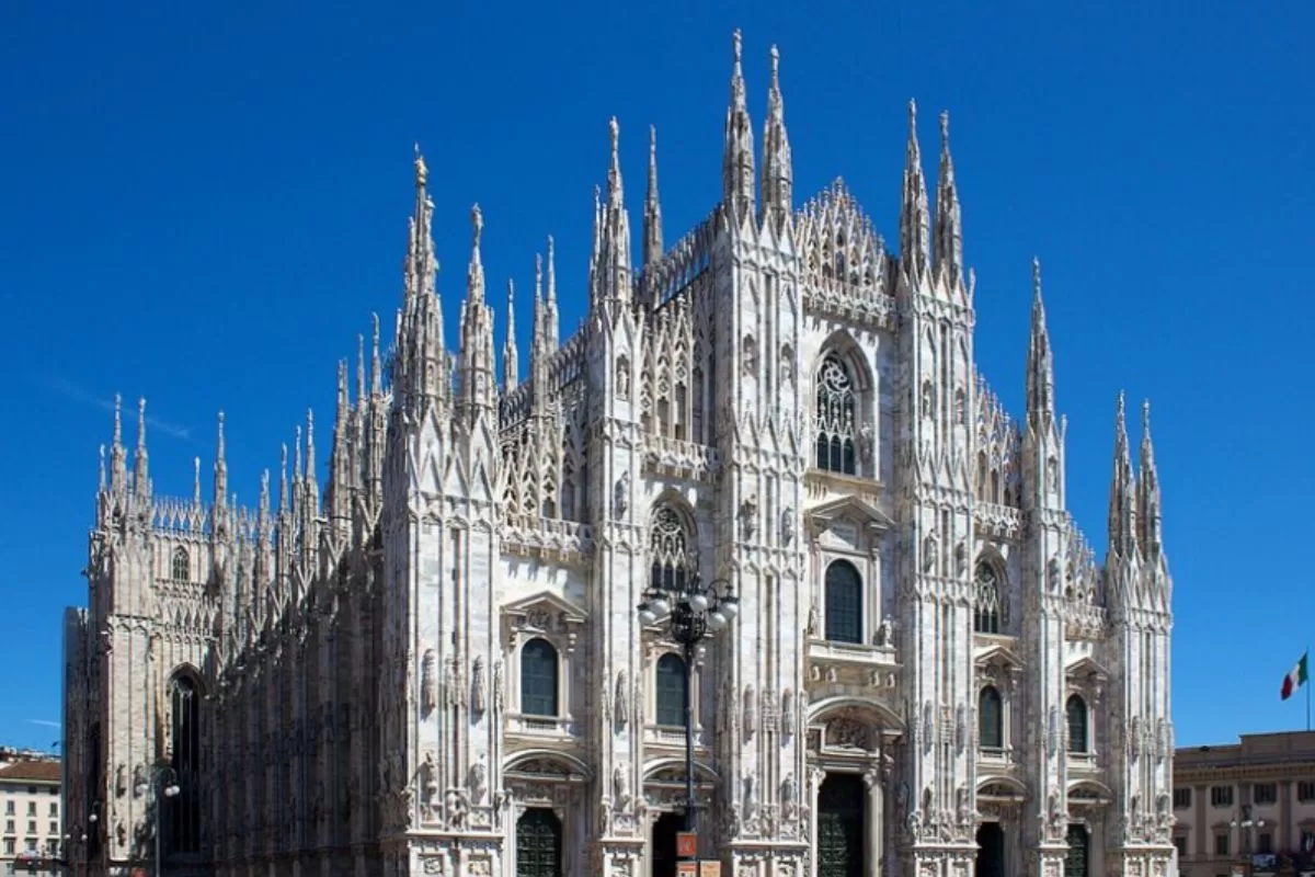 Duomo di Milano - Nhà thờ Gothic lớn nhất thế giới ở nước Ý (8)
