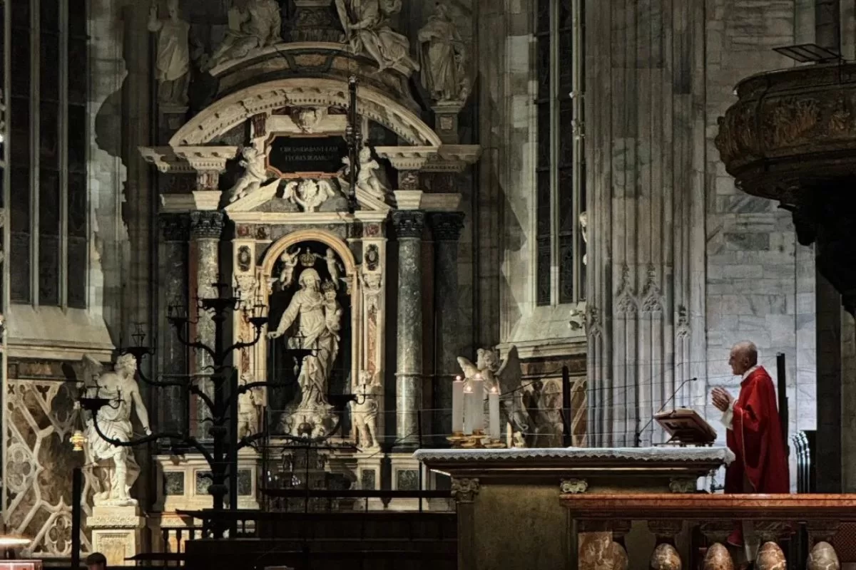 bên trong Duomo di Milano - Nhà thờ Milan