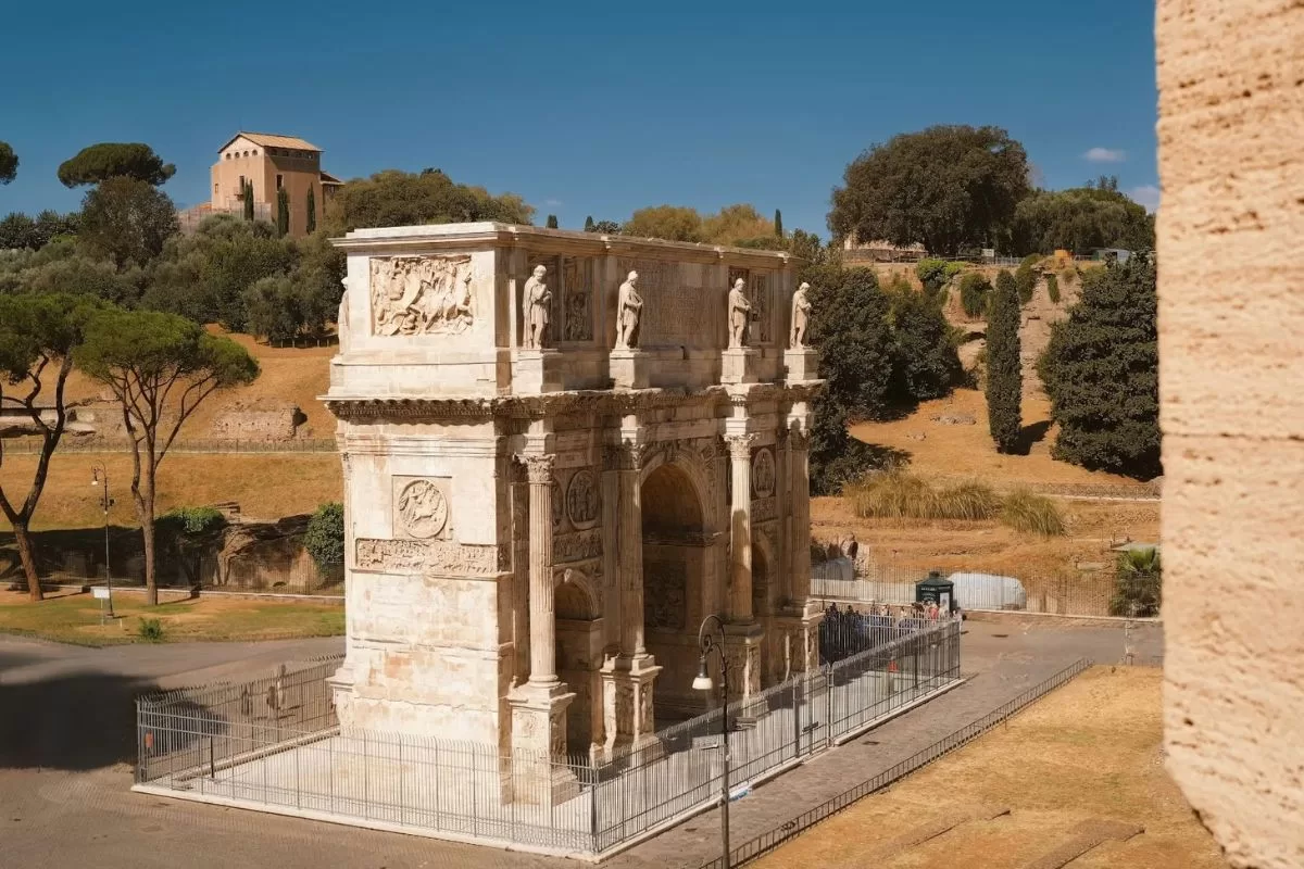 Đấu trường La Mã Colosseum - khải hoàn môn