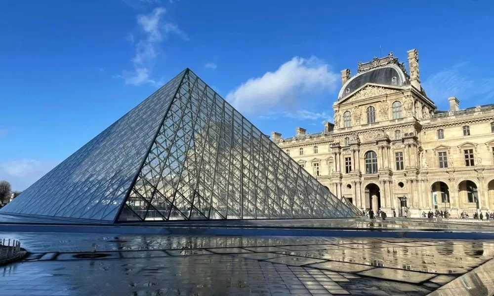 bảo tàng Louvre -ava