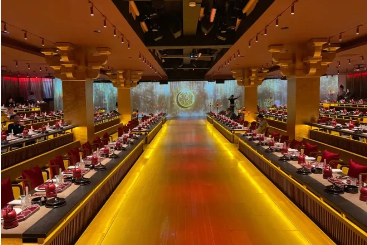 toàn cảnh bày trí chỗ ngồi trong bữa tiệc Cung Yến Thượng Hải