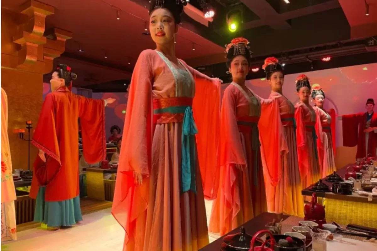 Cung yến - biểu diễn nghệ thuật