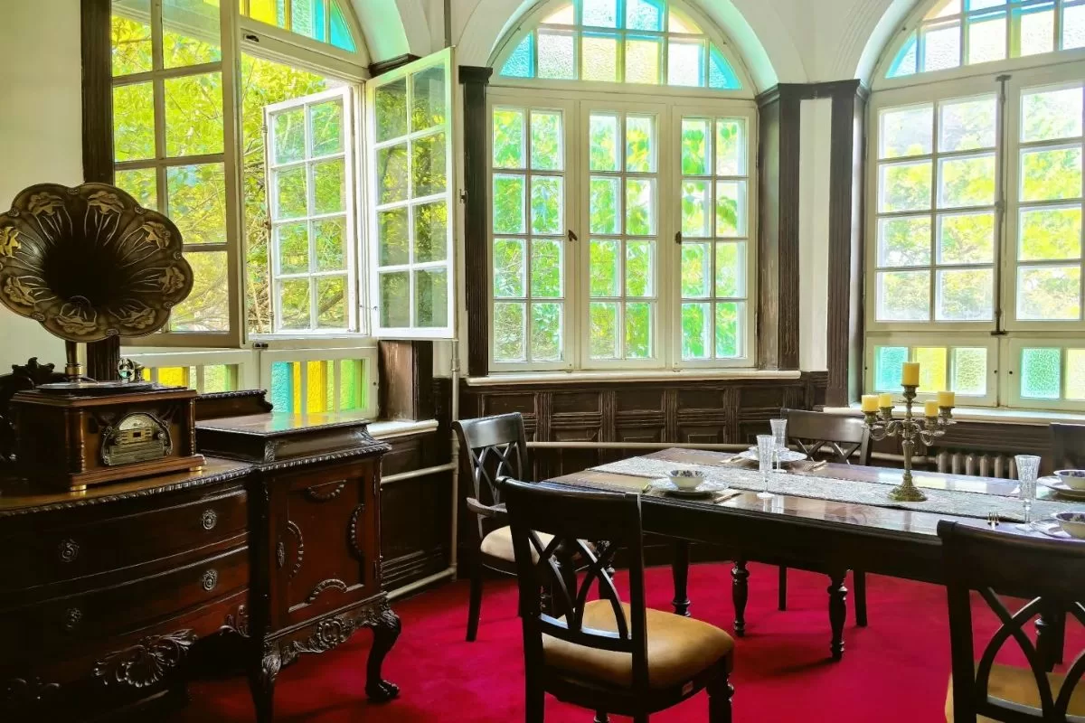 bên trong tòa nhà Huashi