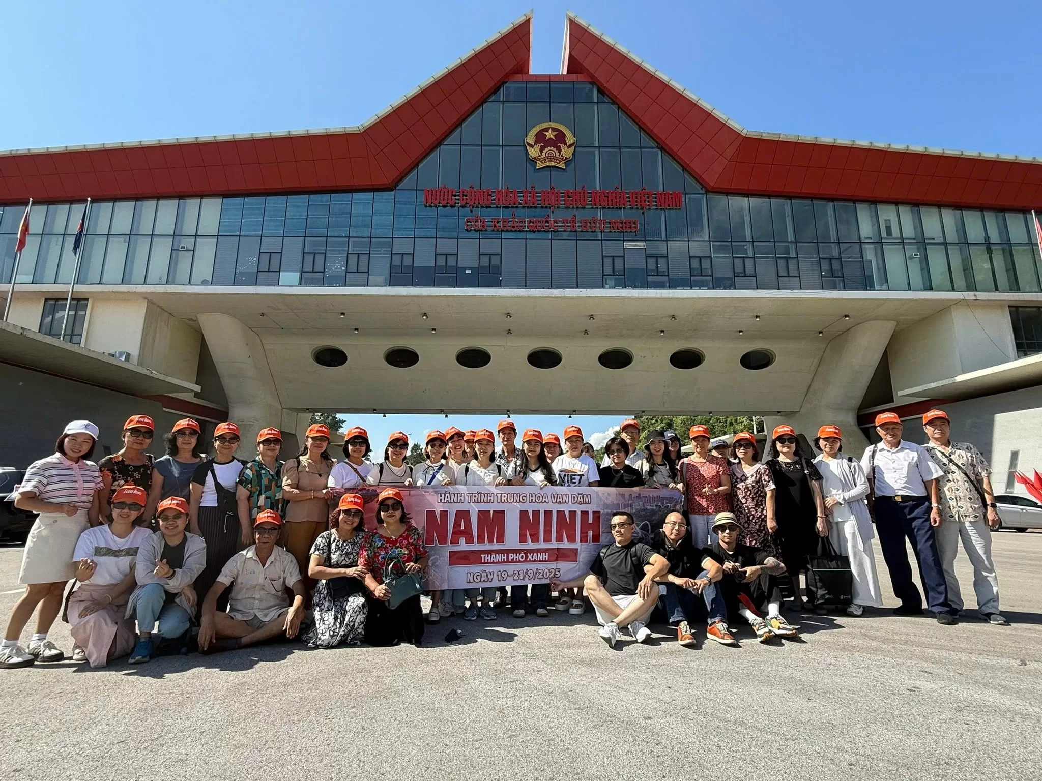 Đi Nam Ninh có cần visa không ? - cửa khẩu hữu nghị